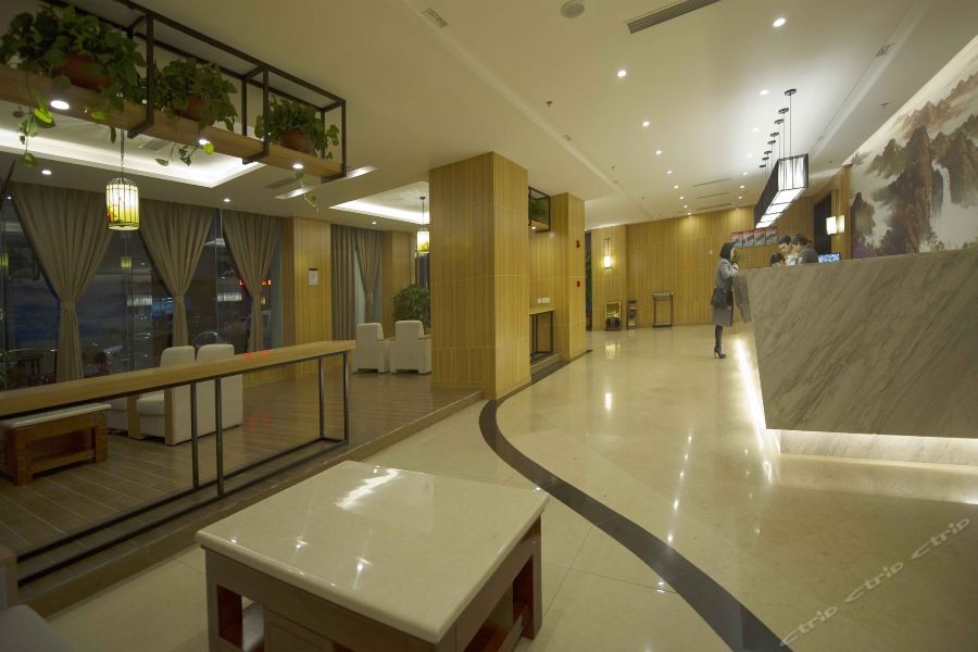Seaman Hotel (Chongqing Jiazhou Hongqi Hegou Light Rail Station) 23/42