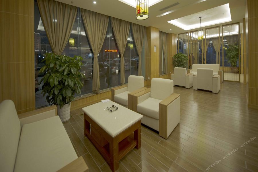 Seaman Hotel (Chongqing Jiazhou Hongqi Hegou Light Rail Station) 27/42