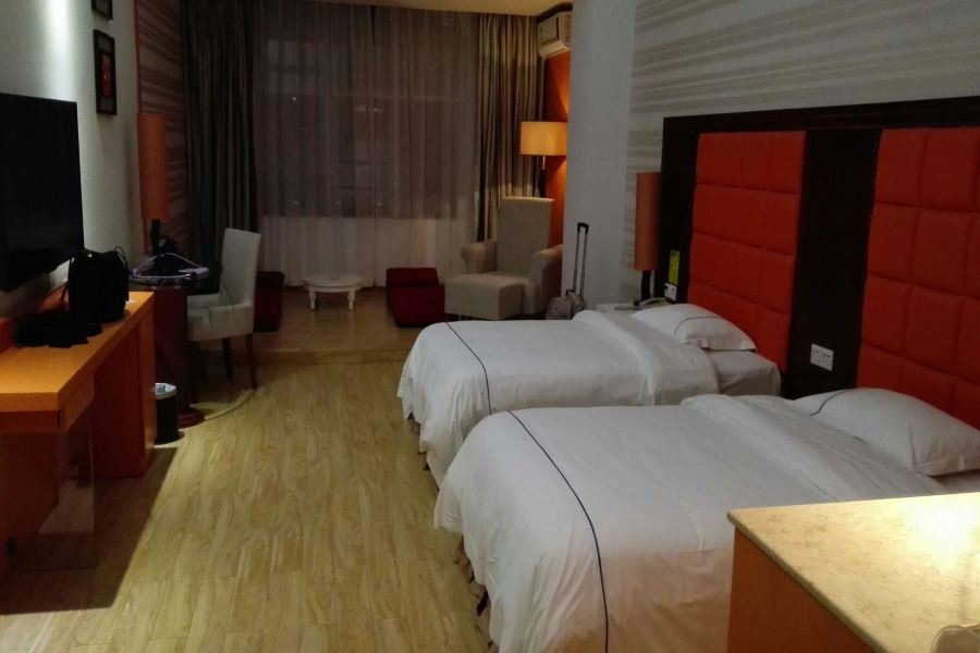 Bafang Junyue Hotel (Zhanjiang Yingzhan Square) — photo 4