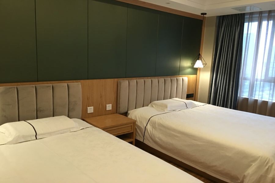 Chengzi Crystal Hotel 4/19