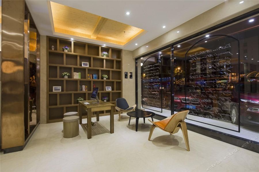 Yeste Hotel 7/11