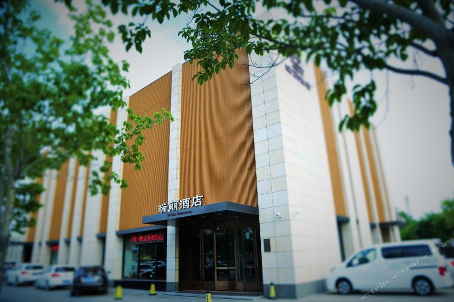 Ruili Hotel 25/40