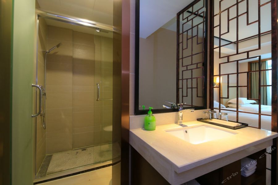 Chonpines Hotel (Yiwu International Trade City) 11/31