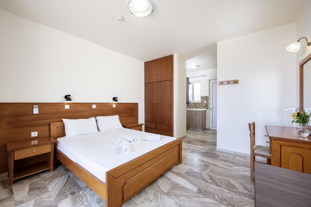 Mammis Beach Hotel 10/63