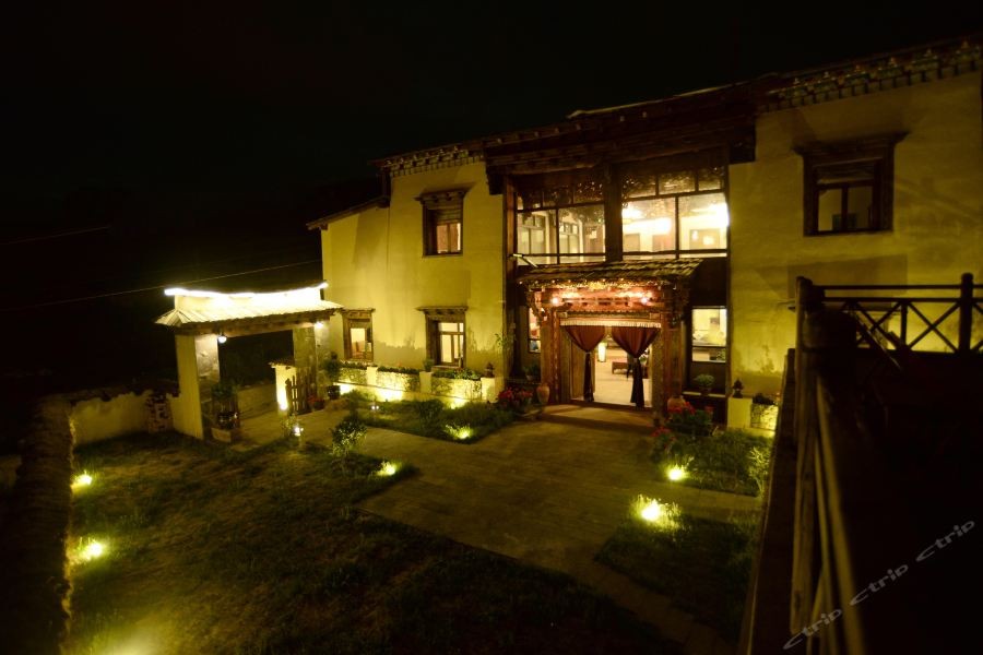 E-Outfitting Boutique Hotel Shangri-La 41/66