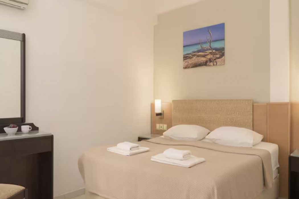 Sergios Hotel 10/63