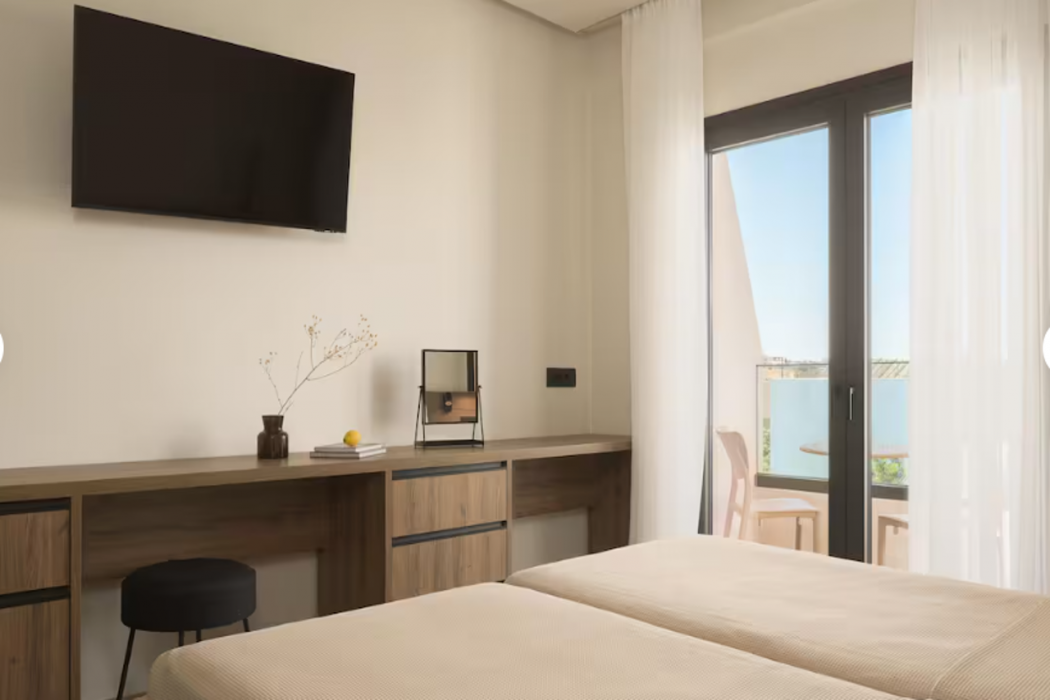 Sergios Hotel 12/63
