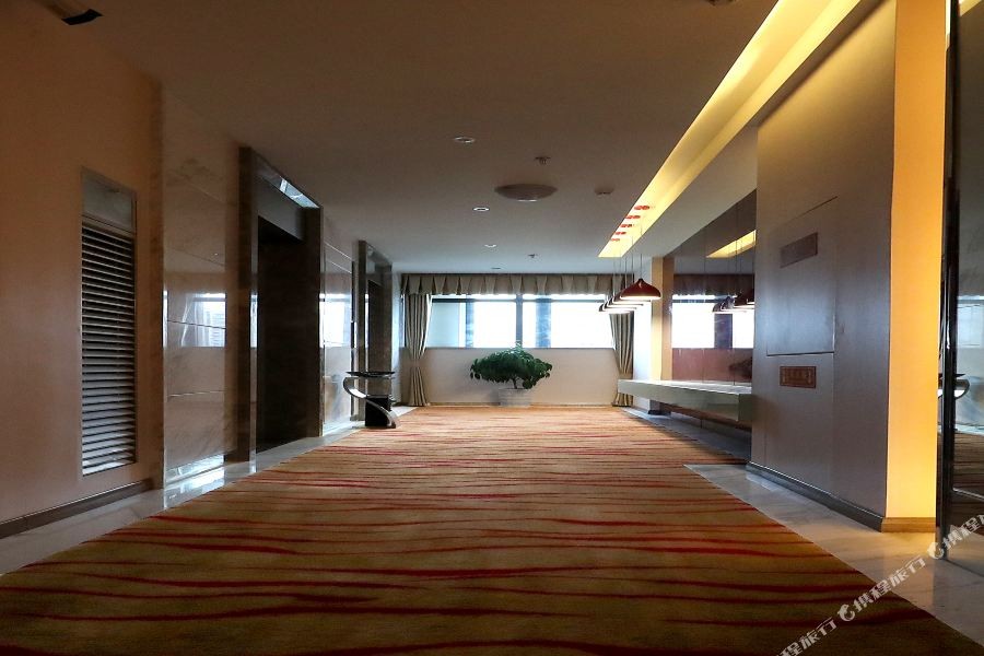Zhongsheng Hotel 12/35