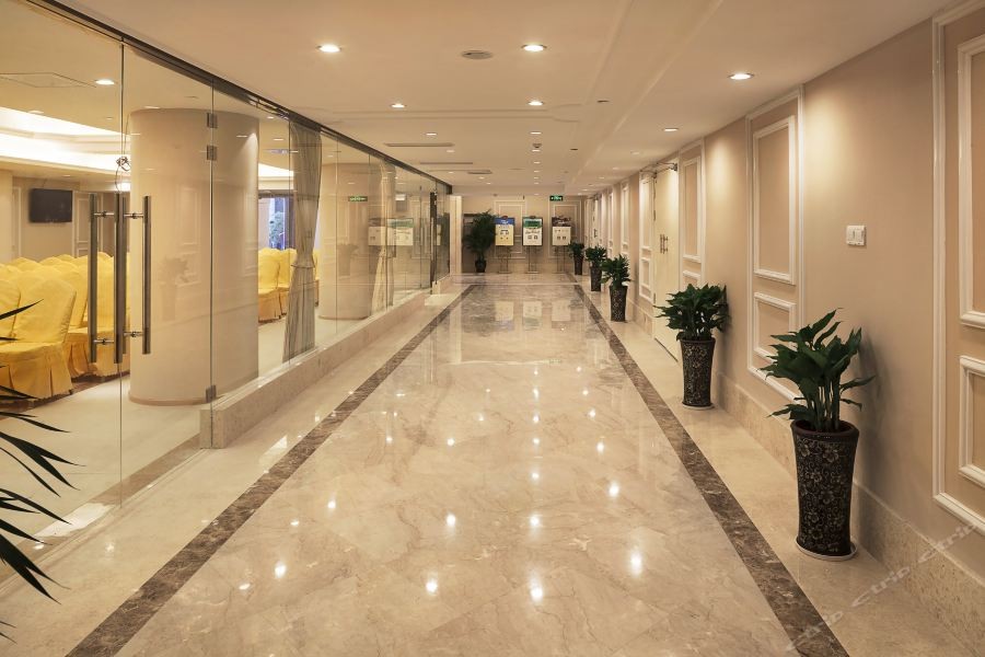 Vienna Hotel (Chongqing Yuanjiagang Metro Station) 37/58