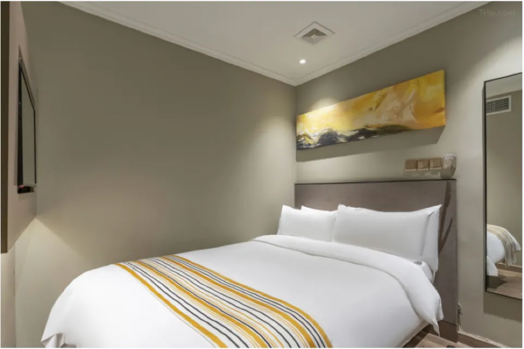 Home Inn Plus (Shanghai Huaihai Road Sinan Road) 15/35