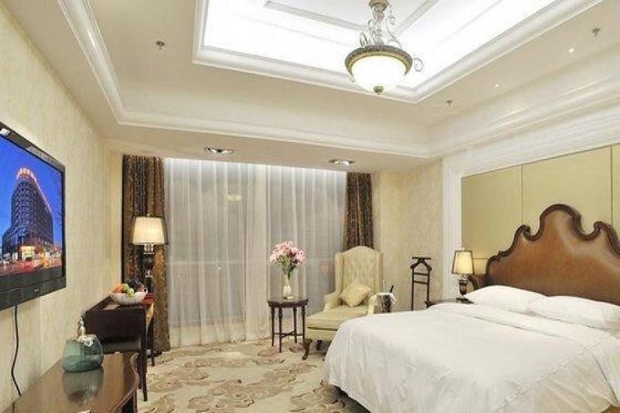 Chun Xue Four Seasons Hotel 35/57