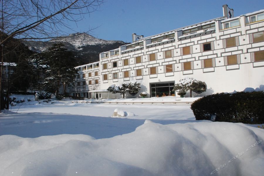 Fragrant Hill Hotel 34/60