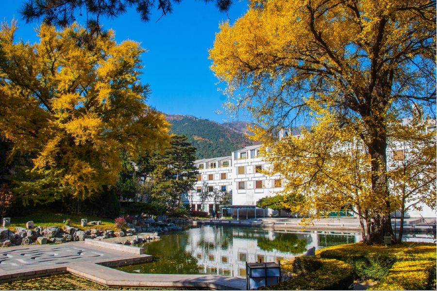 Fragrant Hill Hotel 33/60