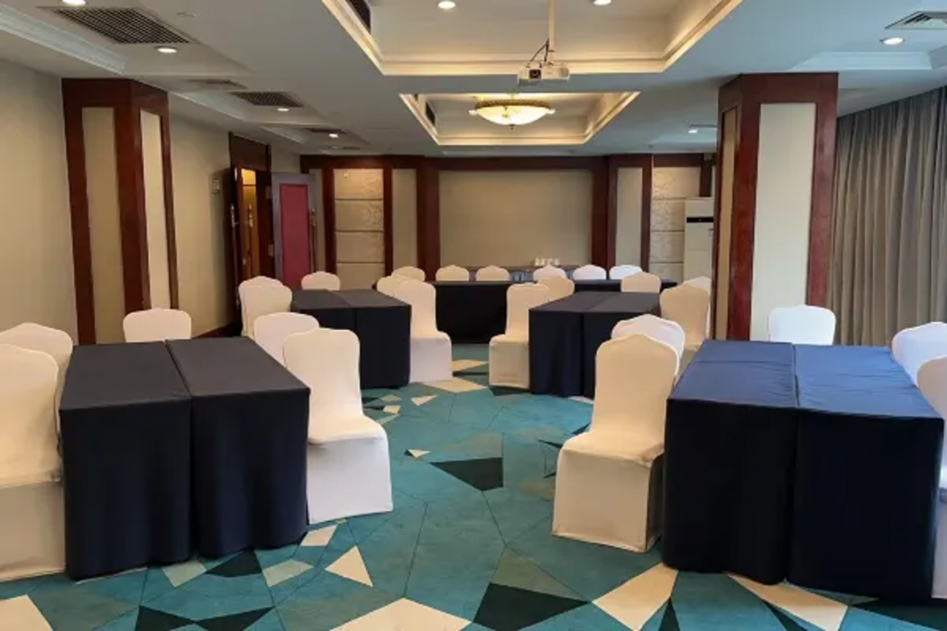 Yitel (Shanghai Hongqiao Hub National Convention Centre) 11/15