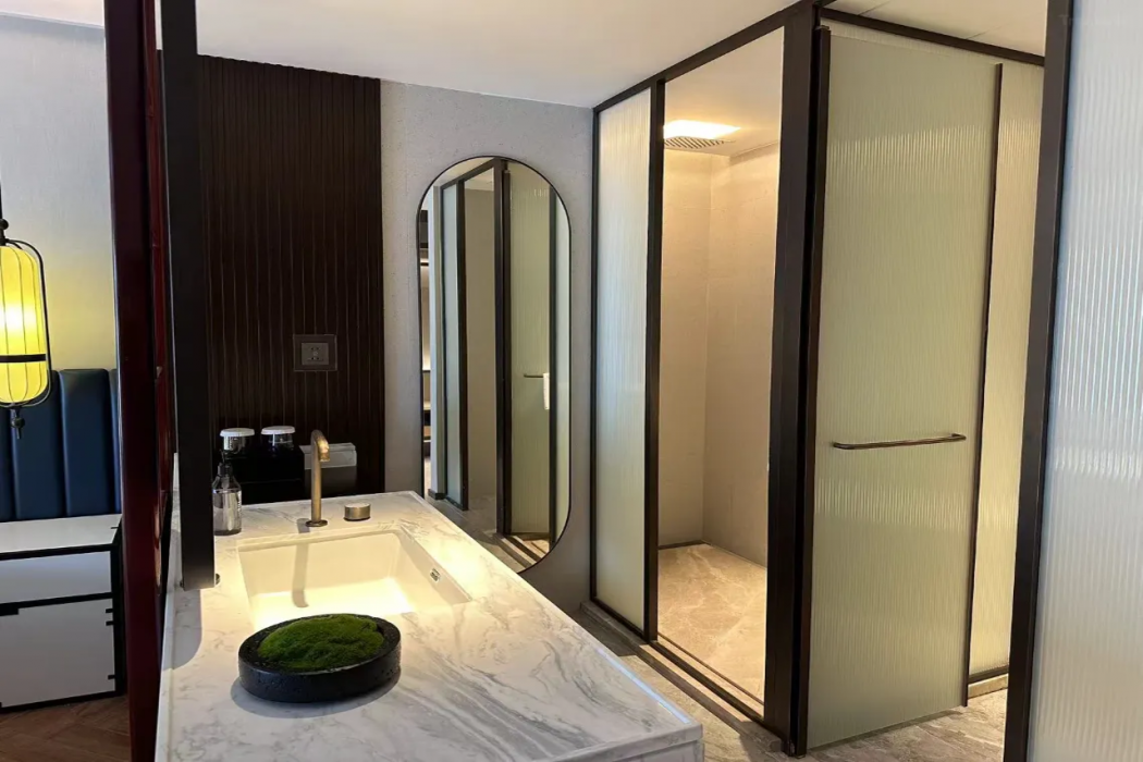 Yitel (Shanghai Hongqiao Hub National Convention Centre) 10/15