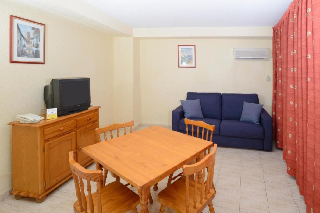 Avenida Apartments 15/35