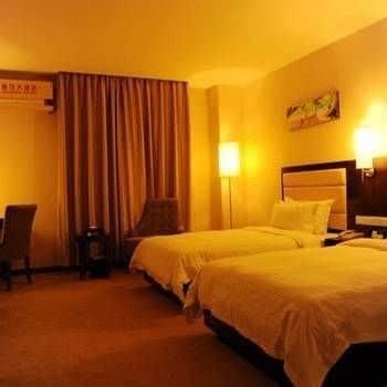 Huamao Hotel 13/23