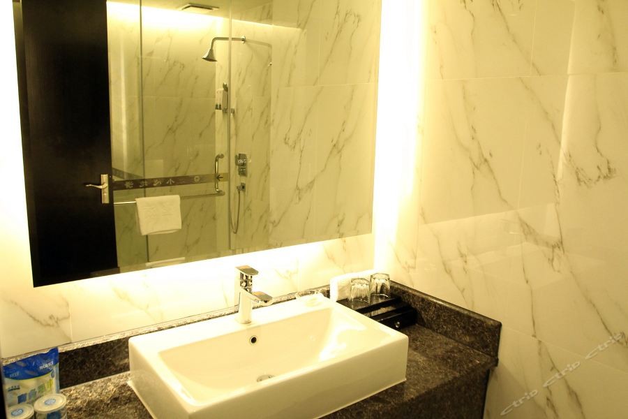 Sunrise Hotel 17/19