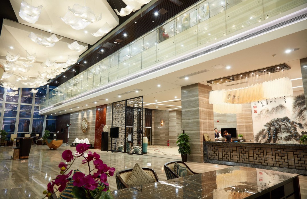 The Thousand Lantern Lake Hotel 43/63