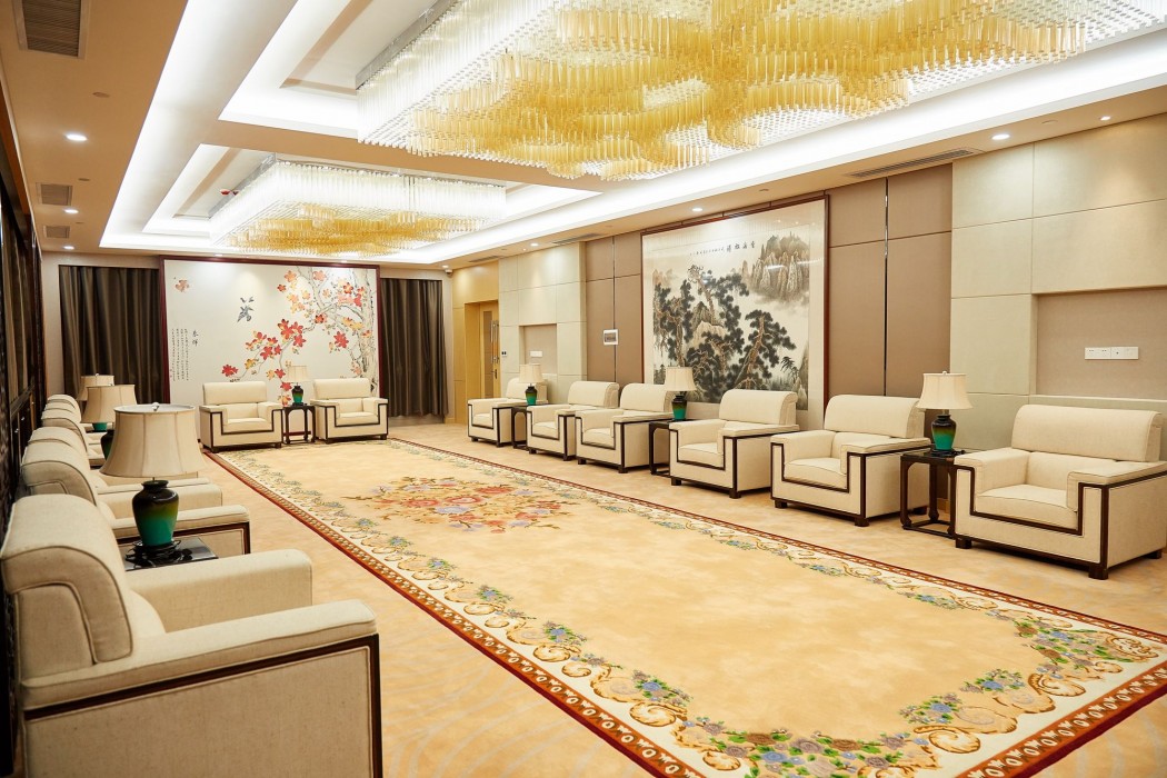The Thousand Lantern Lake Hotel 42/63