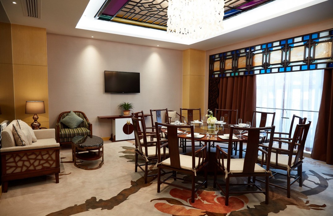 The Thousand Lantern Lake Hotel 39/63
