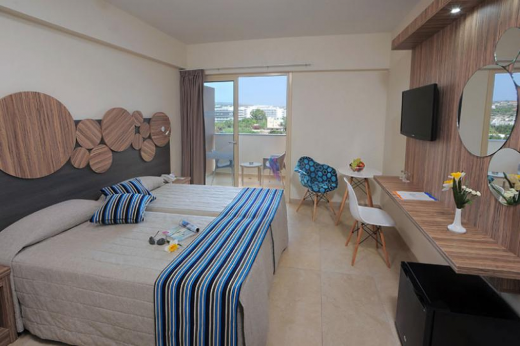 Nelia Beach Hotel & Spa 12/67