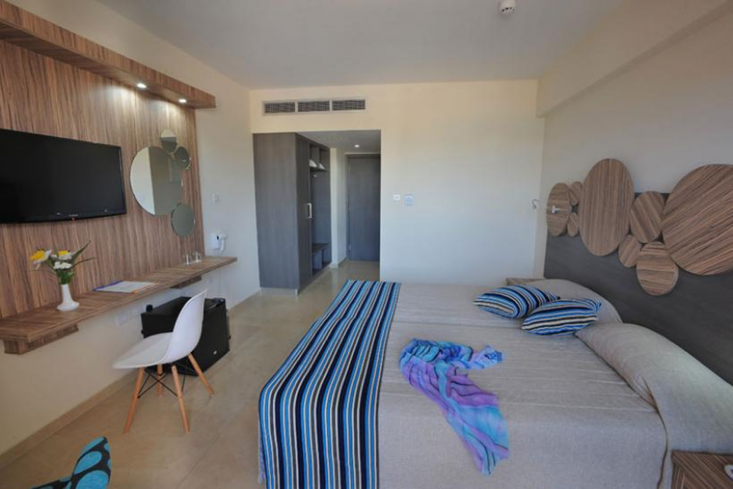 Nelia Beach Hotel & Spa 10/67