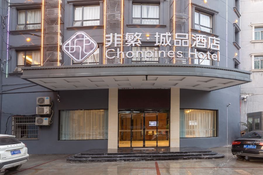 Chonpines Hotel 25/49
