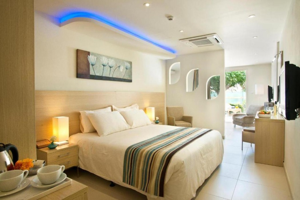 Pernera Beach Hotel 18/72