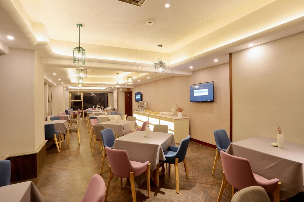 Lujia International Hotel 46/60