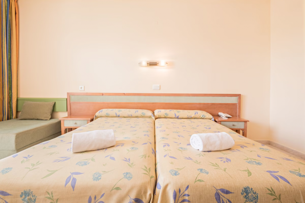 Azuline Hotel Pacific 12/42