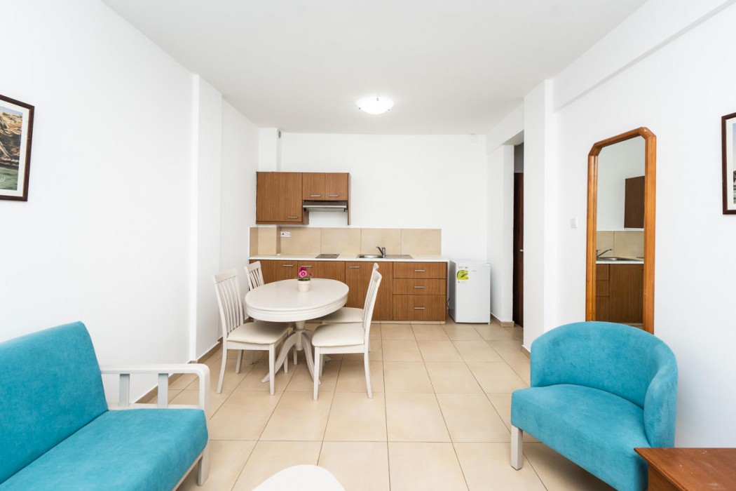 Flora Hotel Apartments photo3