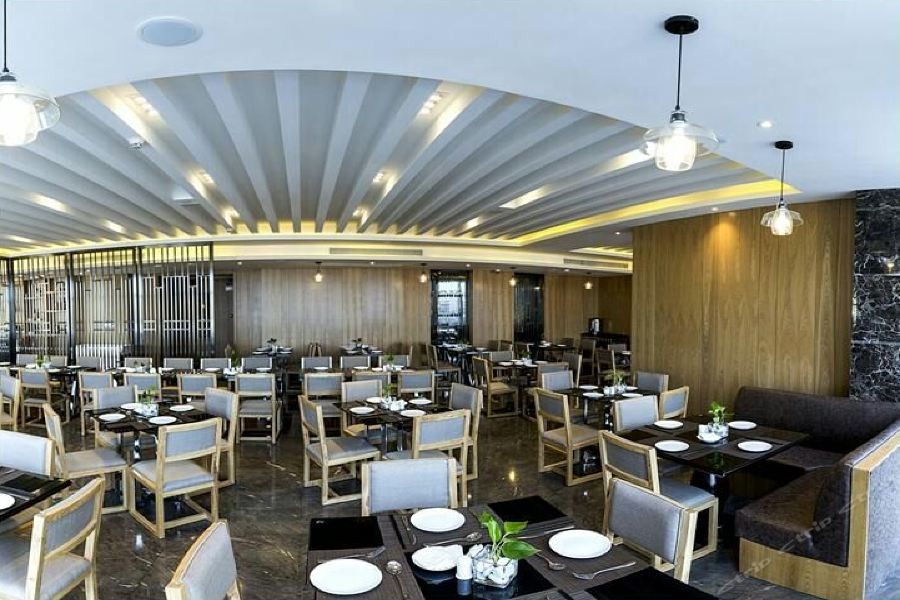 Hotel Conrab (Ganzhou Wanxiang) 32/58