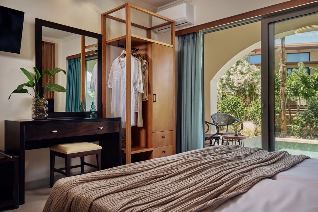 Letsos Hotel 28/75