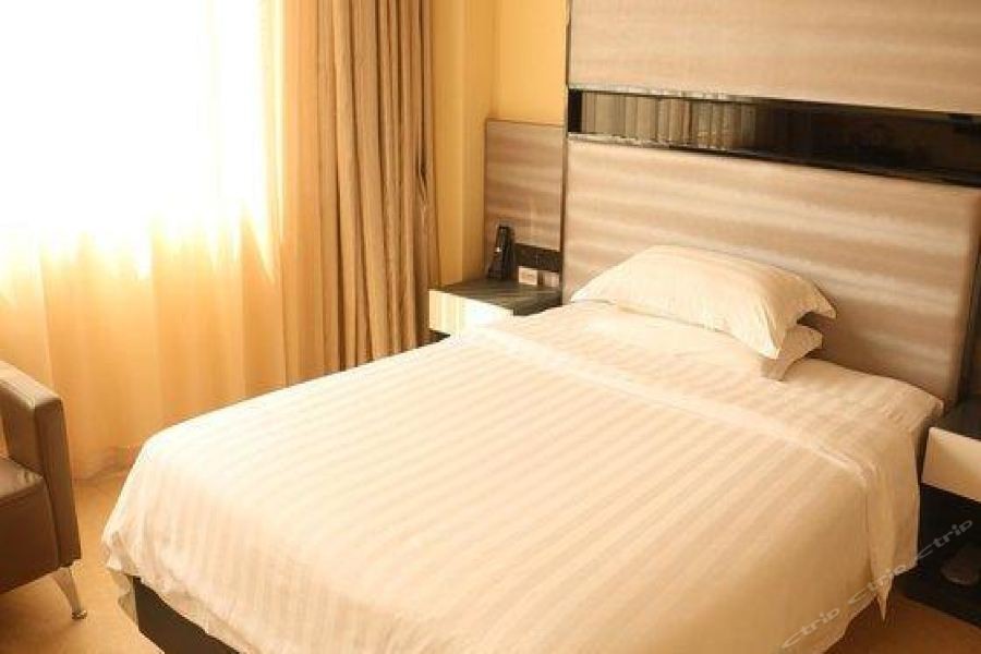 Boutique Holiday Hotel (Beihai Rt-Mart High-Speed Railway Station) 13/30