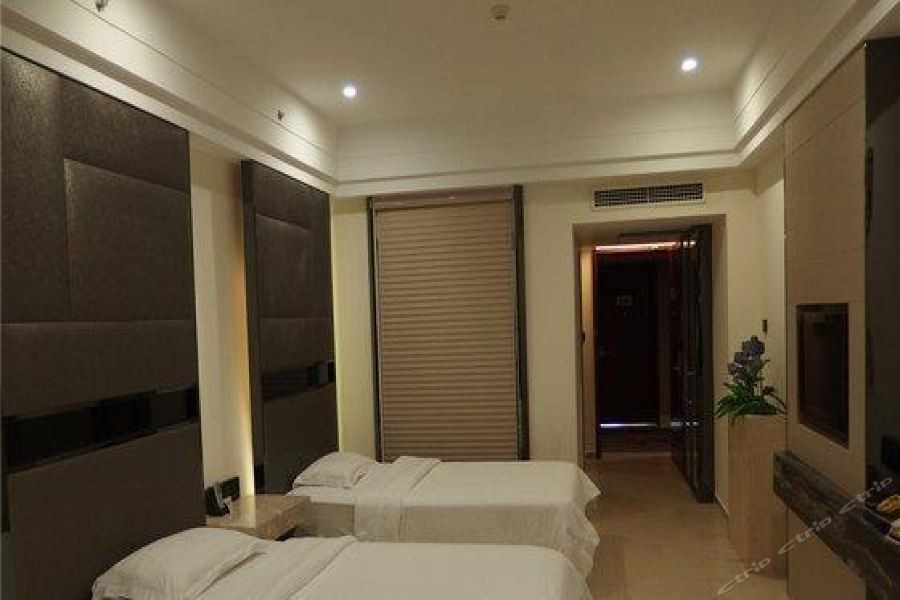 Boutique Holiday Hotel (Beihai Rt-Mart High-Speed Railway Station) 20/30