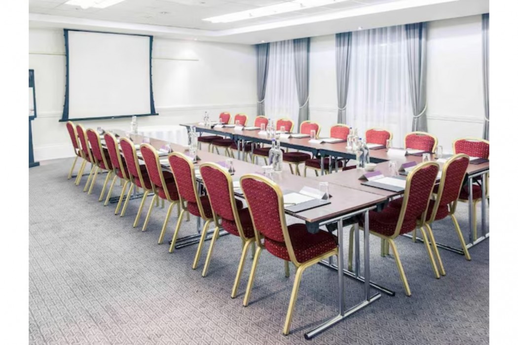 Bristol Grand Hotel By Sunday 23/43