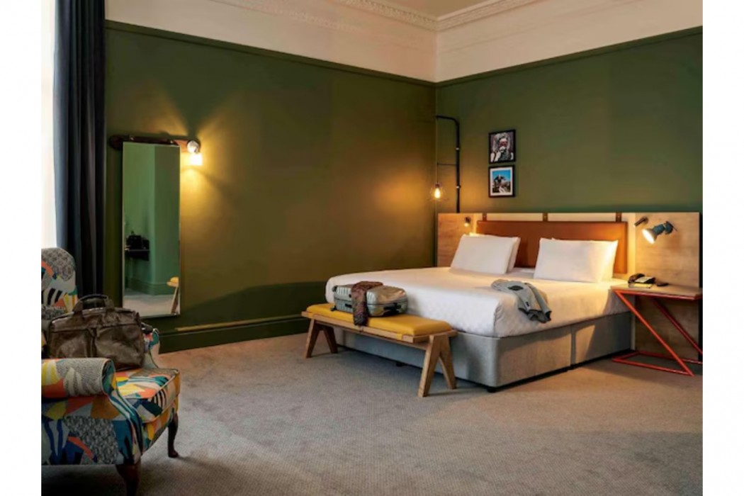 Bristol Grand Hotel By Sunday 14/43