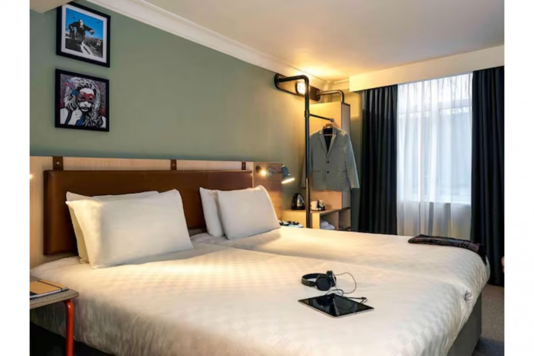 Bristol Grand Hotel By Sunday 12/43