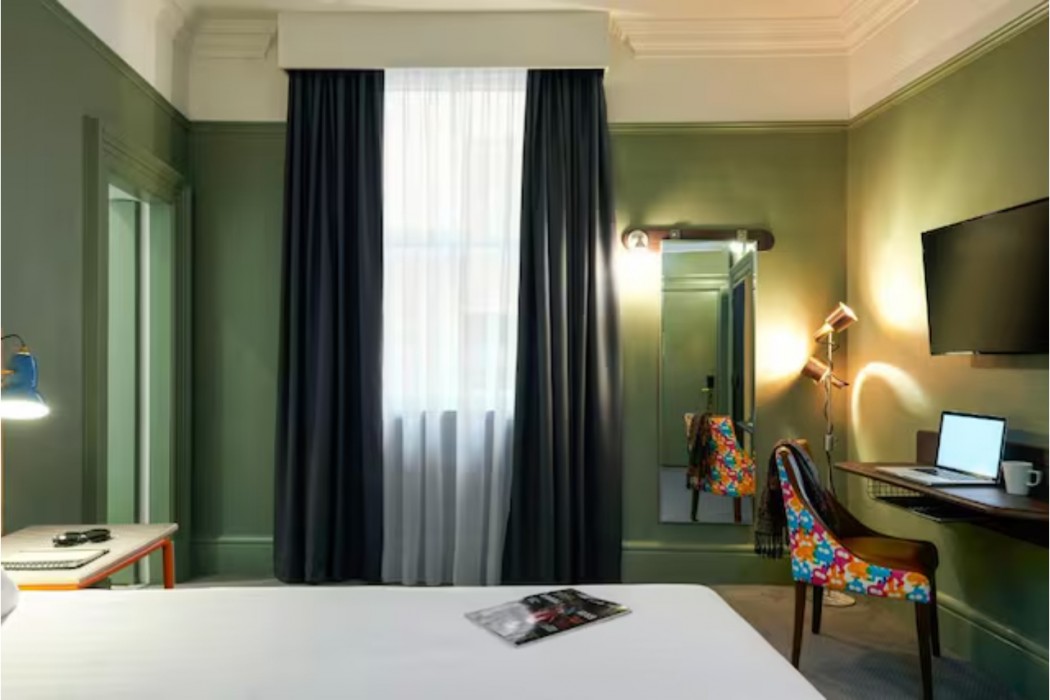 Bristol Grand Hotel By Sunday 15/43
