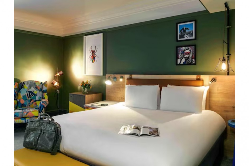 Bristol Grand Hotel By Sunday 17/43