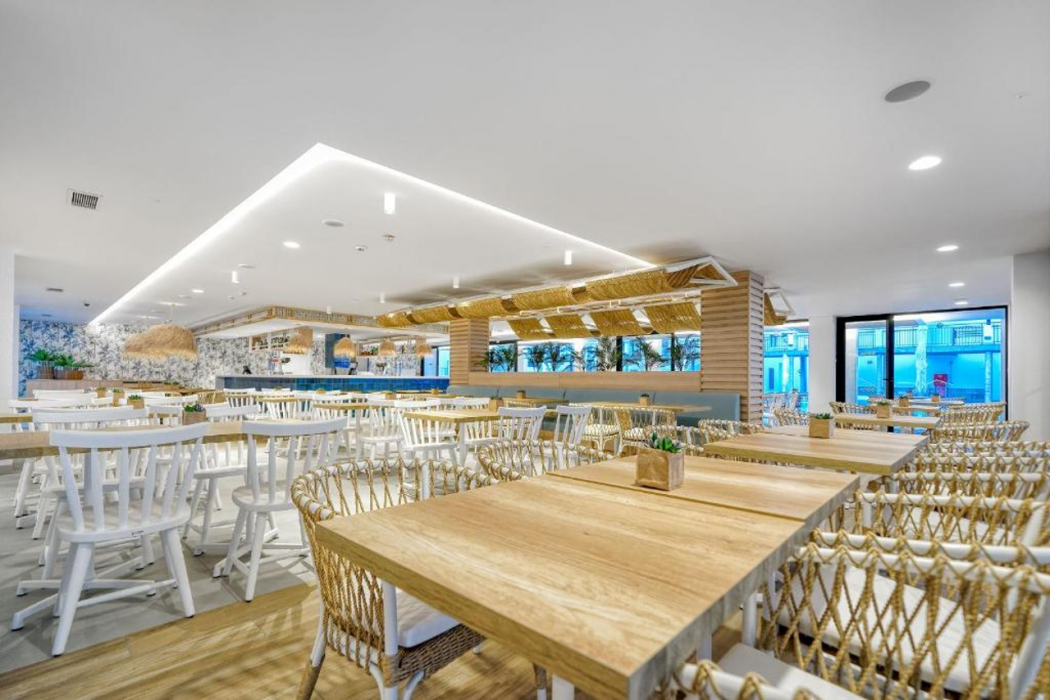 Broncemar Beach Suites Hotel 40/51