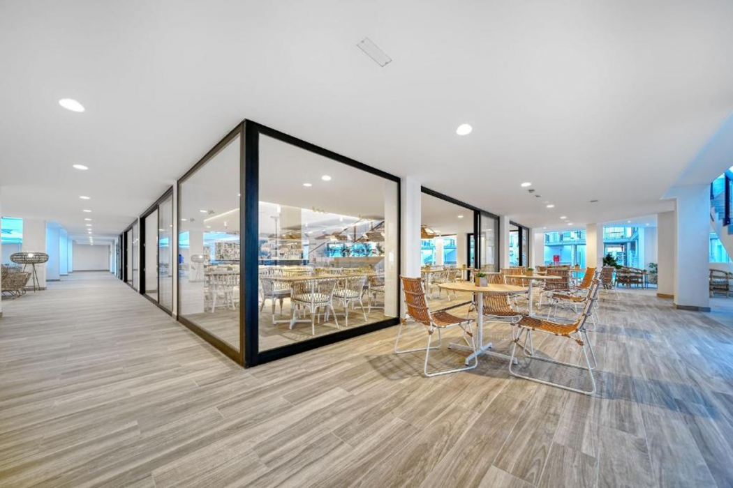 Broncemar Beach Suites Hotel 22/51