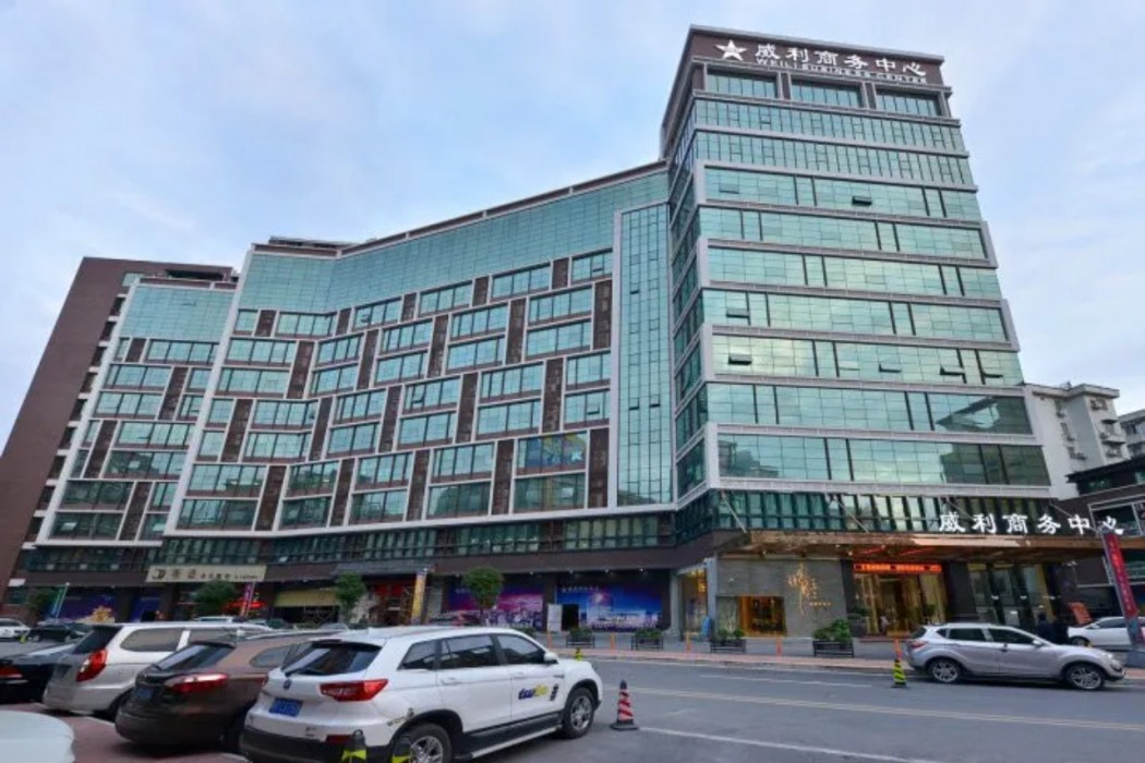 万乐宫假日酒店(广州齐富白云文化广场地铁站店)