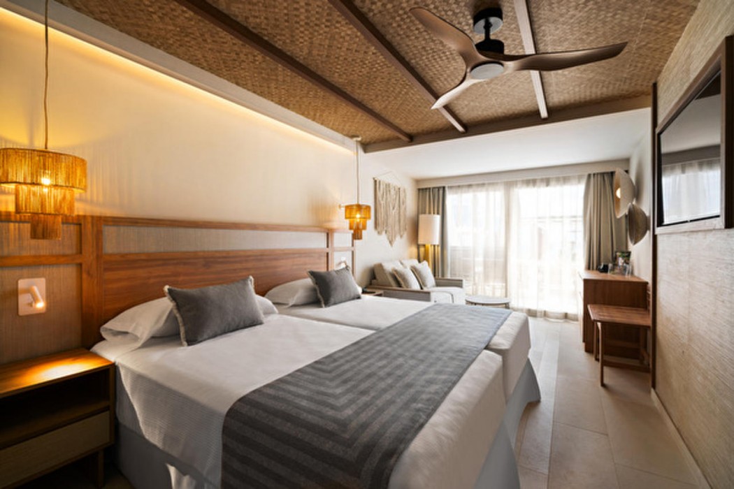 Hotel Riu Palace La Mola 29/78