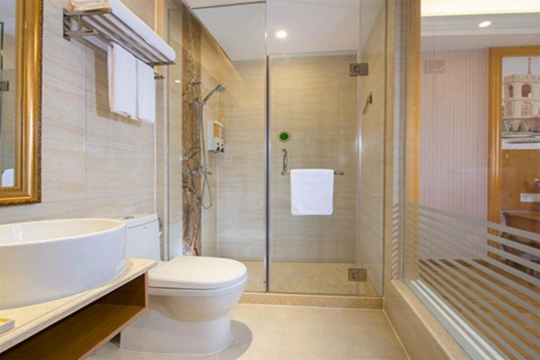 Vienna Hotel (Shantou Chaoyang High-Speed Railway Station) 24/51