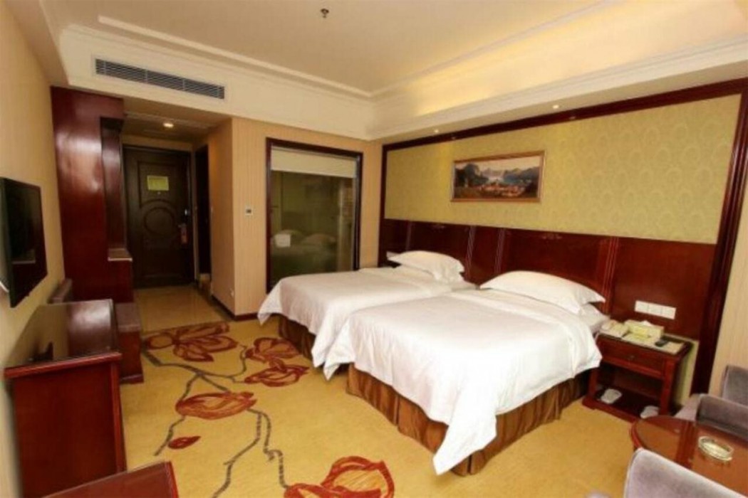 Vienna Hotel (Shantou Chaoyang High-Speed Railway Station) 23/51