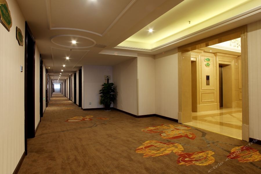 Vienna International Hotel (Changzhou Railway Station) 22/37