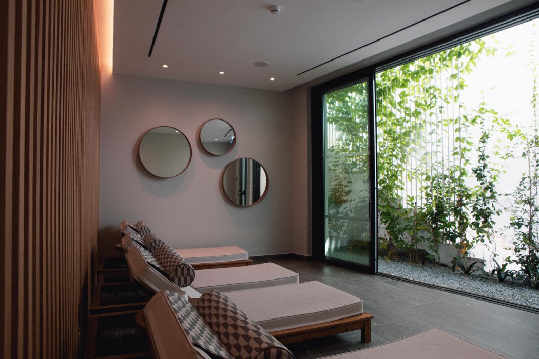 Anemi Hotel & Suites 54/64