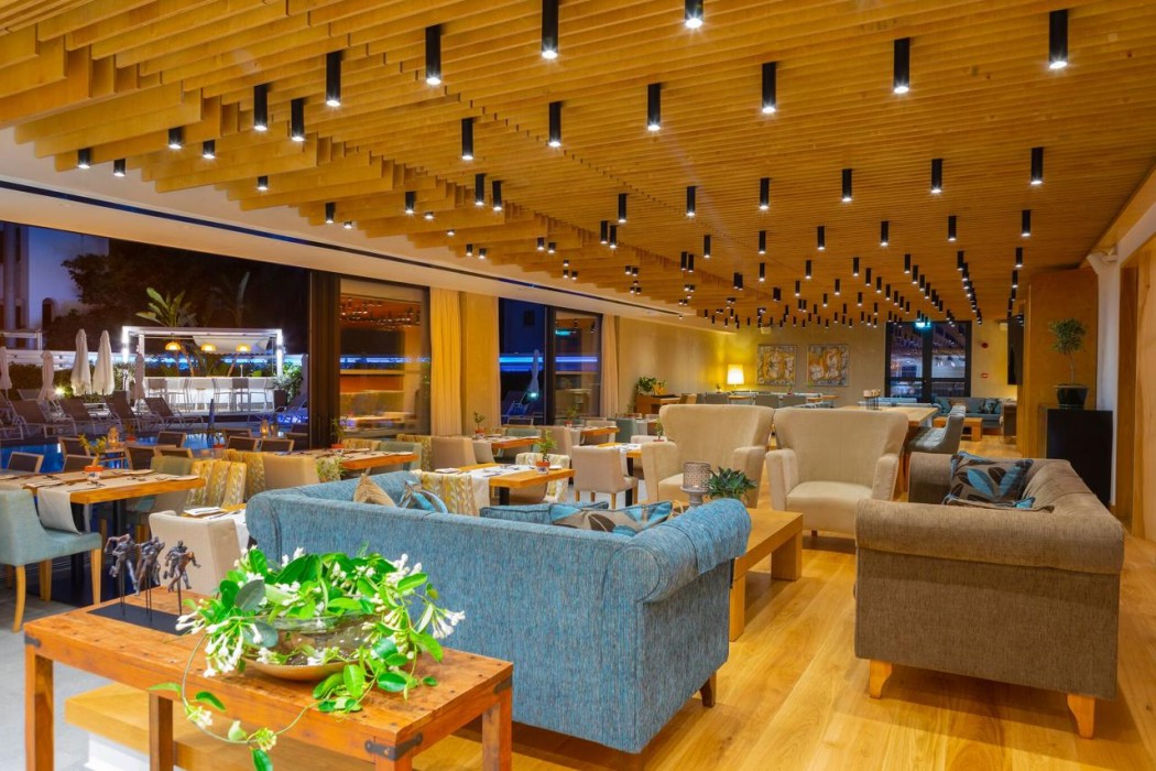 Anemi Hotel & Suites 41/64